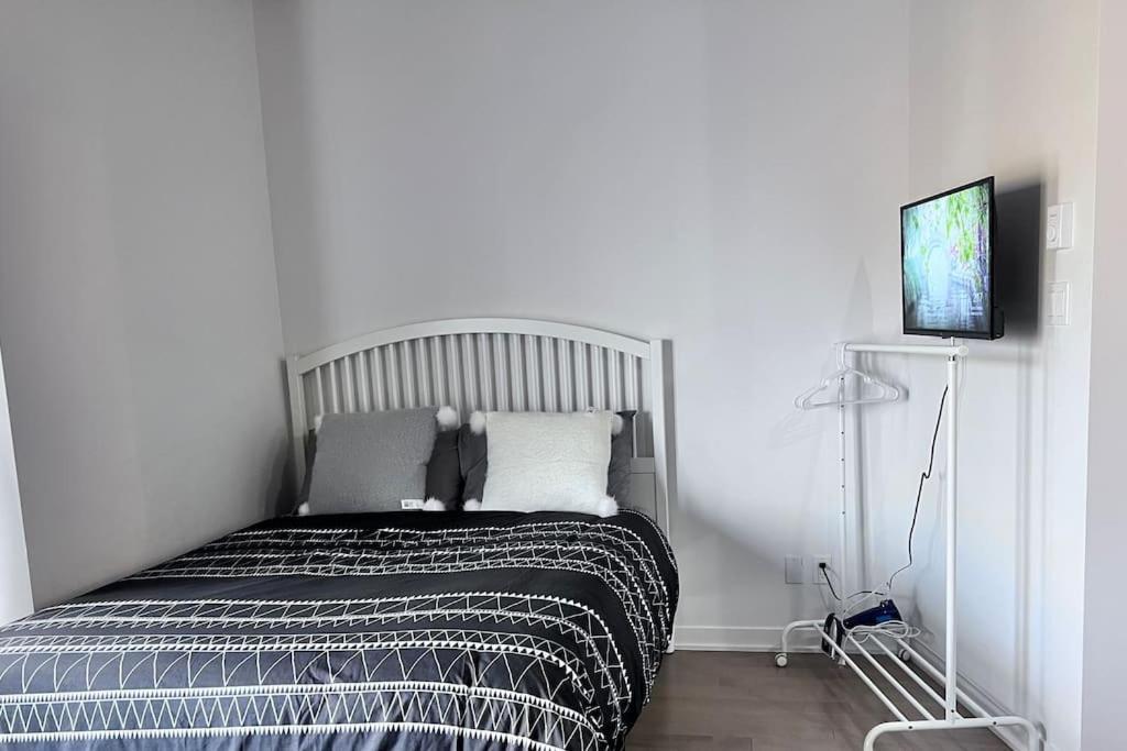 1 Min To Metro, New Condo, Lovely Cozy Studio